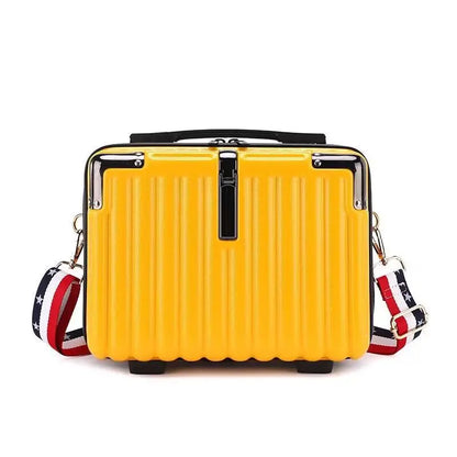 Malette maquillage professionnelle jaune avec bandoulière tricolore.