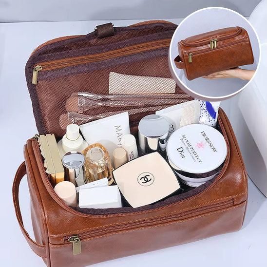 Trousse-de-toilette-marron-ouvert-avec-beaucoup-de-cosmétiques-à l'intérieur-bien-organisé