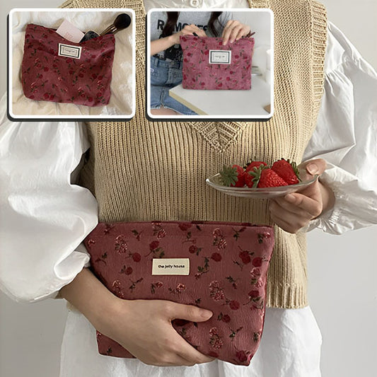 Trousse-de-toilette-rouge-avec-des-fleurs-rouges