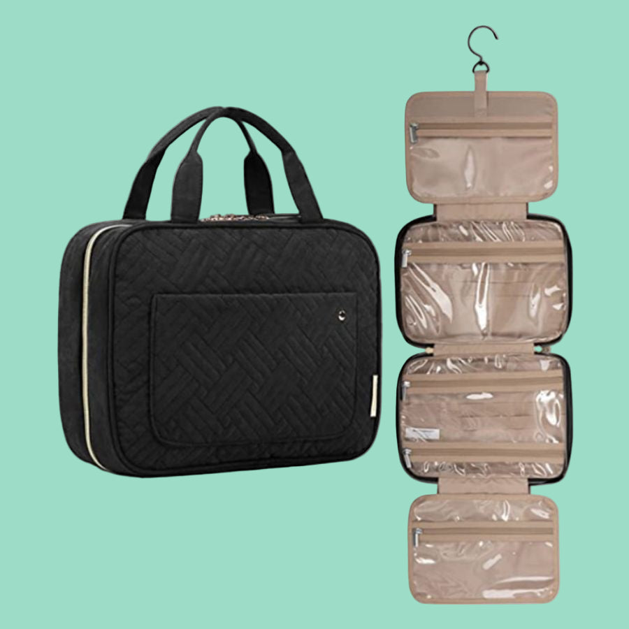 Trousse de toilette voyage homme. Cette trousse noire matelassée est parfaite pour les voyages, offrant un grand espace de rangement et la possibilité d'être suspendue.